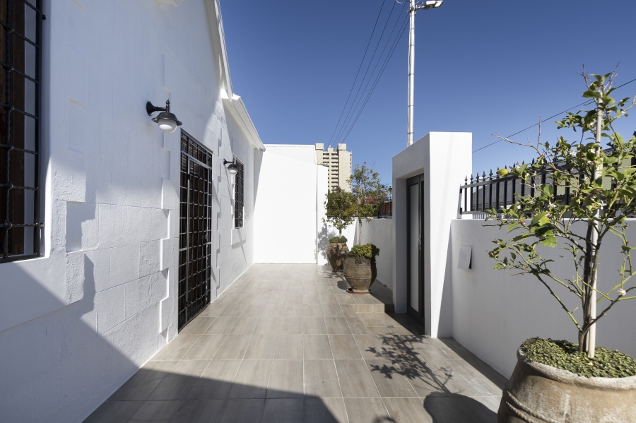 5 Bedroom Property for Sale in Strand Central Western Cape